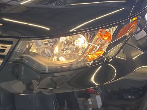 Used 2018 Land Rover Discovery SE AWD/4WD image 34