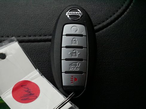 Used 2019 Nissan Rogue SV image 30