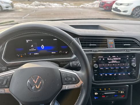 Used 2022 Volkswagen Tiguan SE image 15
