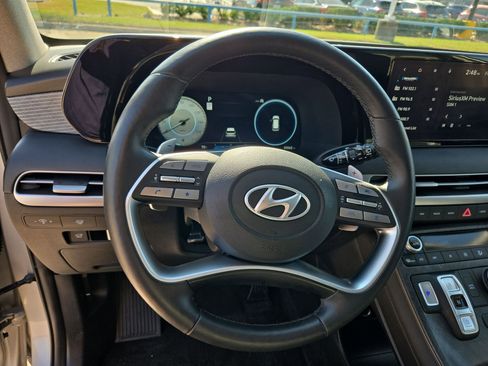 Used 2024 Hyundai Palisade Limited image 18