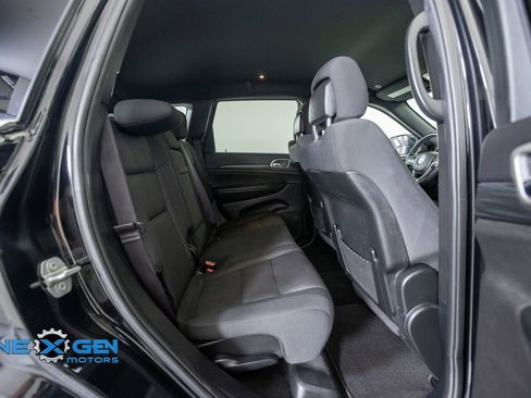 Used 2019 Jeep Grand Cherokee Laredo AWD/4WD image 35