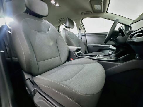 Used 2025 Kia K4 FWD image 29