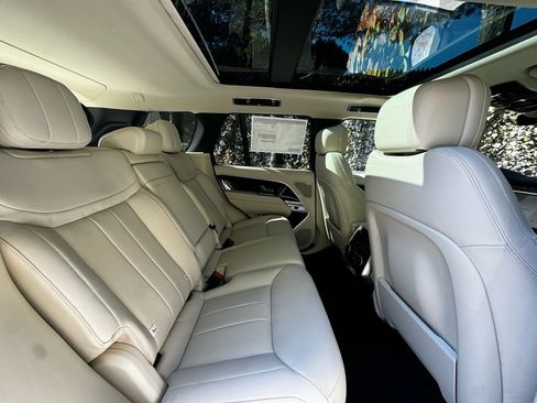 New 2025 Land Rover Range Rover SE image 18
