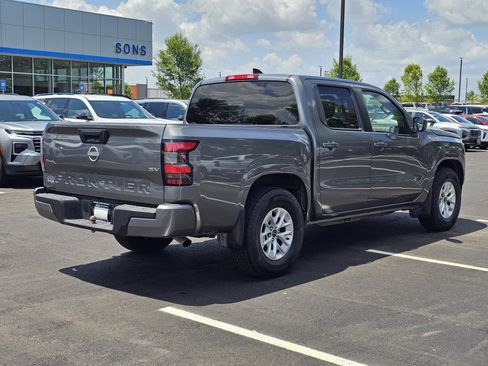 Used 2024 Nissan Frontier SV RWD image 9
