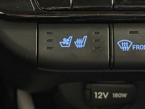 Used 2025 Hyundai Elantra Limited FWD image 46