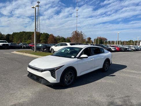 New 2025 Kia K4 LXS image 3