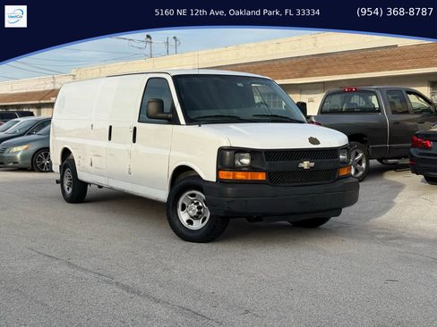 Used 2010 Chevrolet Express 2500 Extended image 1