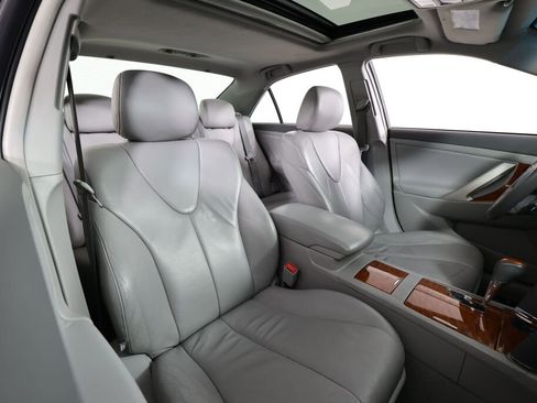 Used 2011 Toyota Camry XLE image 24