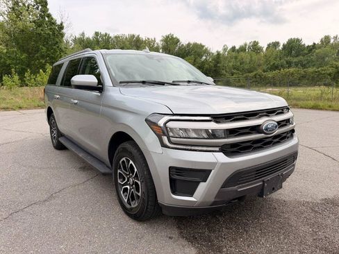Used 2023 Ford Expedition Max XLT AWD/4WD image 2