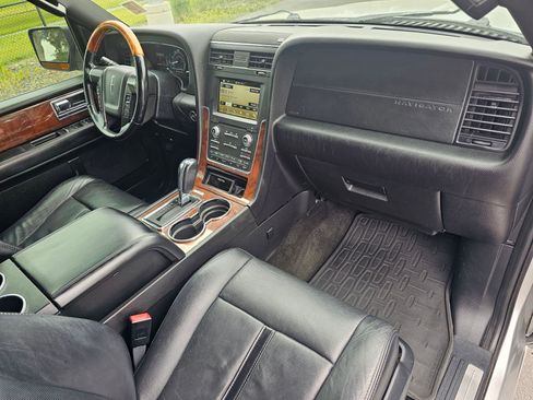Used 2016 Lincoln Navigator Select AWD/4WD image 11