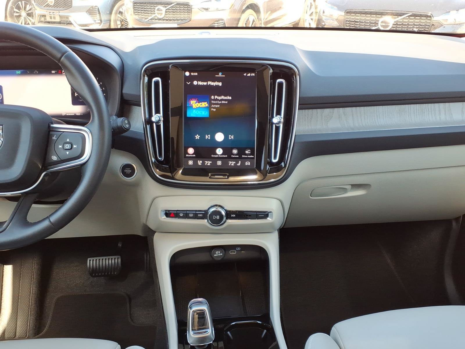 Certified 2025 Volvo XC40 B5 Plus AWD/4WD image 15