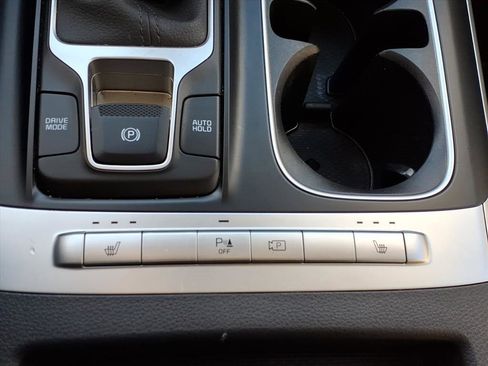 Used 2024 Kia Carnival LX image 17