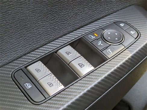 New 2025 Mitsubishi Outlander SE image 27