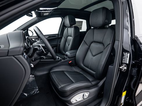 Certified 2026 Porsche Macan S AWD/4WD image 5