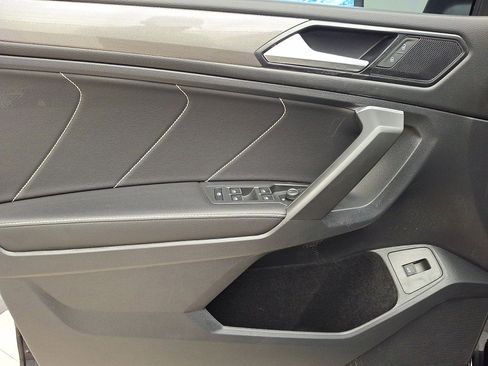 Used 2022 Volkswagen Tiguan SE image 10