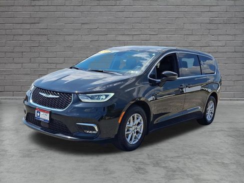 Used 2025 Chrysler Pacifica Select FWD image 6