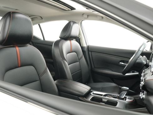 Used 2021 Nissan Sentra SR w/ SR Premium Package FWD image 39