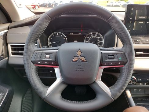 New 2025 Mitsubishi Outlander SE image 6