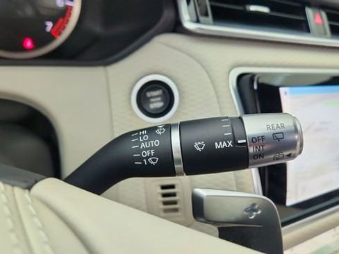 Used 2022 Land Rover Range Rover Velar R-Dynamic S image 41