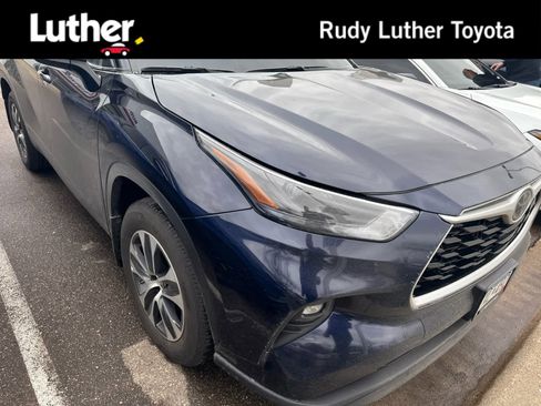 Used 2024 Toyota Highlander XLE AWD/4WD image 1