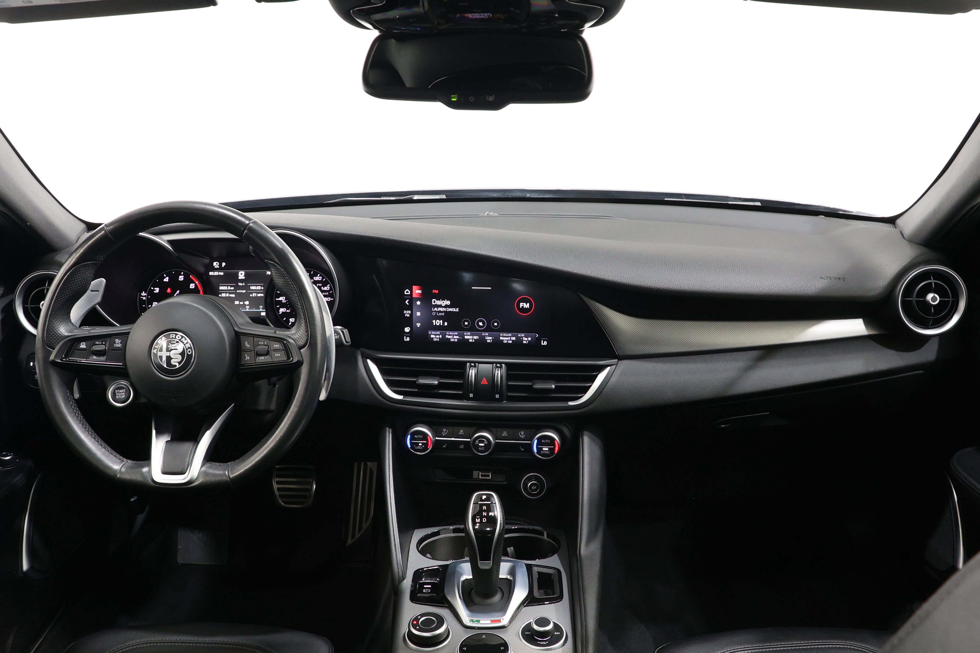 Certified 2023 Alfa Romeo Giulia Veloce AWD/4WD image 14