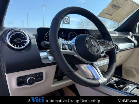 Used 2026 Mercedes-Benz GLB 250 4MATIC image 12