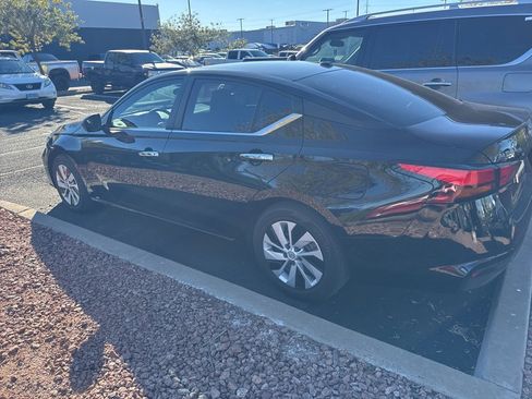 Used 2025 Nissan Altima 2.5 S image 9
