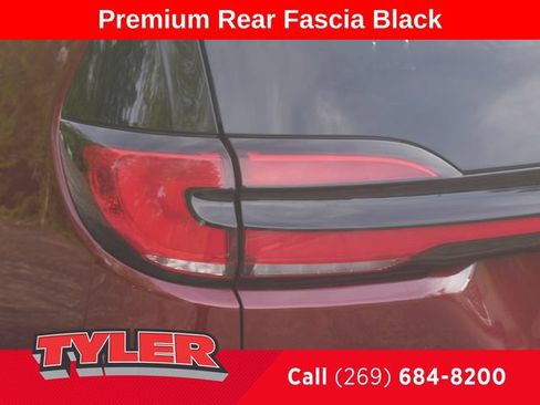 Used 2023 Chrysler Pacifica Limited w/ Uconnect Theater Family Group FWD image 12
