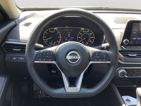Used 2024 Nissan Altima 2.5 SV FWD image 19