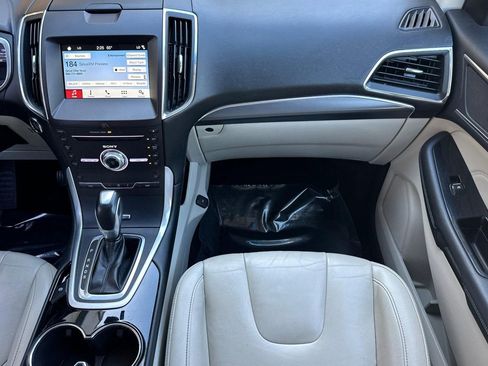 Used 2018 Ford Edge Titanium image 29