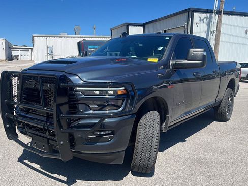 Used 2026 RAM 2500 Laramie AWD/4WD image 3