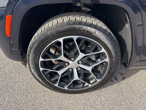 Used 2024 Jeep Grand Cherokee Summit image 9