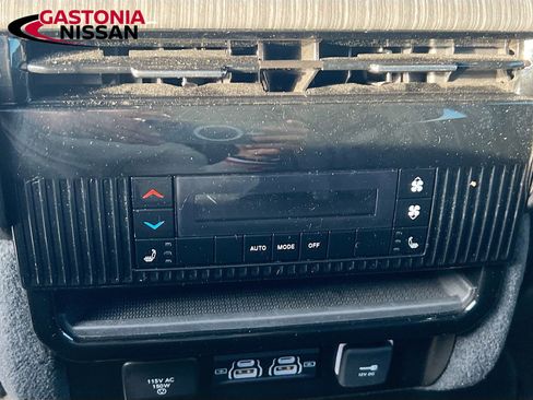 Used 2024 Jeep Wagoneer Series II w/ Flexible Seating Group image 35