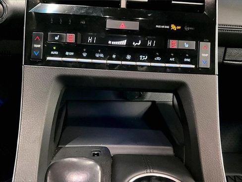 Used 2021 Toyota Avalon XLE w/ Moonroof Package image 15