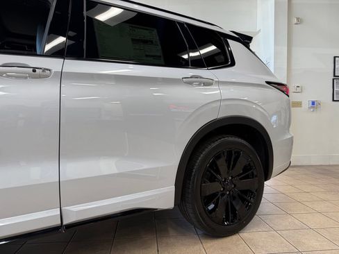 New 2026 Mitsubishi Outlander SEL Black Edition FWD image 6