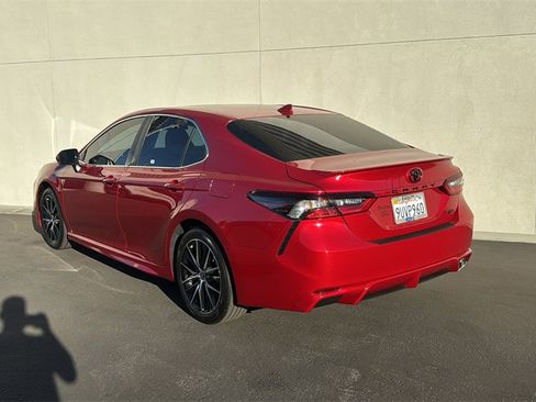 Used 2023 Toyota Camry SE image 4