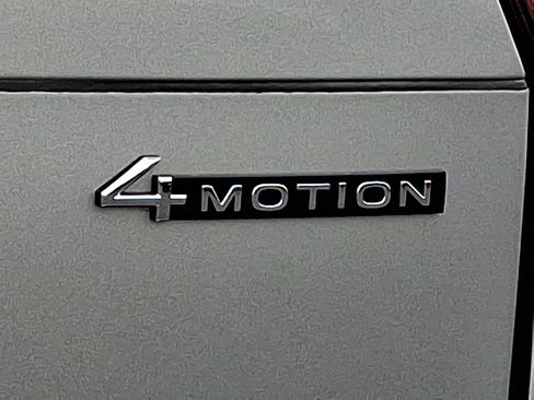 Used 2022 Volkswagen Tiguan SE AWD/4WD image 29