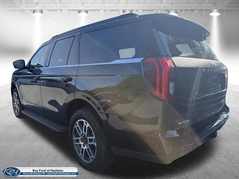 Used 2025 Ford Expedition Active AWD/4WD image 5