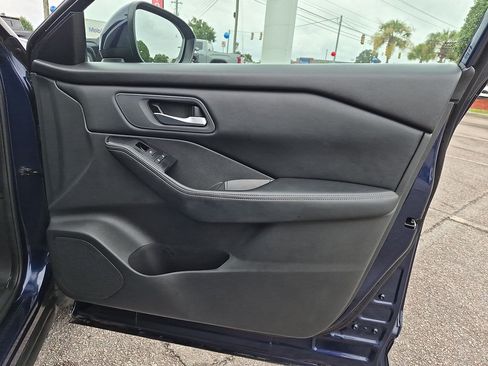 Used 2024 Nissan Rogue SV FWD image 32