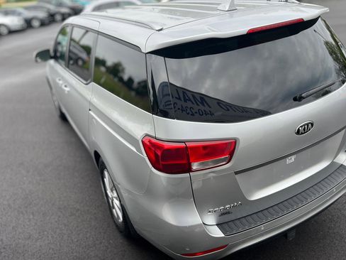 Used 2017 Kia Sedona LX w/ LX Essentials Premium Package FWD image 13