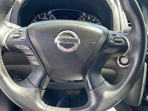 Used 2019 Nissan Pathfinder SV image 12