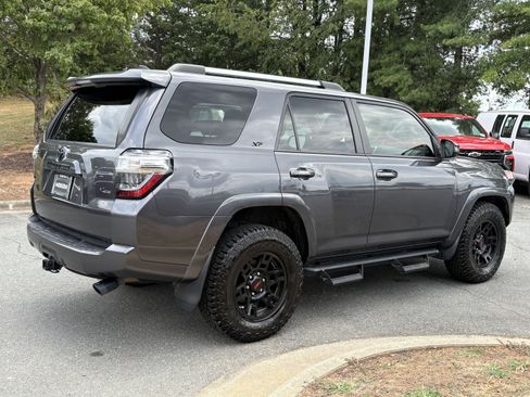 Used 2022 Toyota 4Runner SR5 Premium w/ Moonroof Package RWD image 5