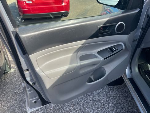 Used 2014 Toyota Tacoma 4x4 Access Cab image 18