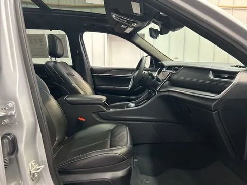 Used 2024 Jeep Grand Cherokee L Limited w/ Luxury Tech Group II AWD/4WD image 22