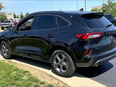 Used 2023 Ford Escape ST-Line AWD/4WD image 2