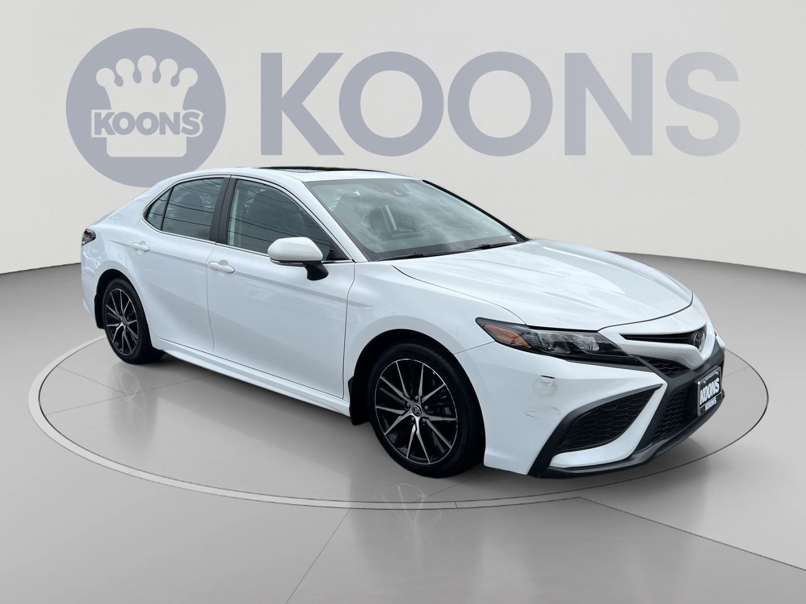Used 2023 Toyota Camry SE w/ Cold Weather Package FWD image 10