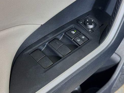 Certified 2019 Toyota RAV4 XLE FWD image 18