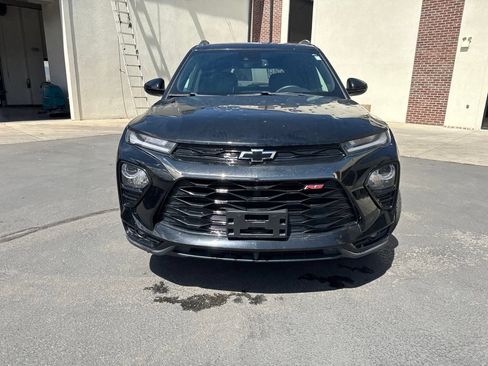 Used 2021 Chevrolet TrailBlazer RS w/ Technology Package FWD image 3