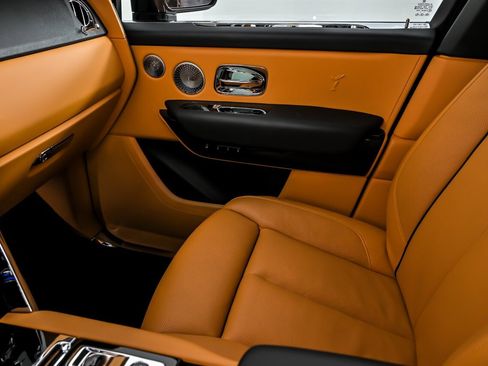 Used 2022 Rolls-Royce Cullinan w/ Dark Exterior Package image 41