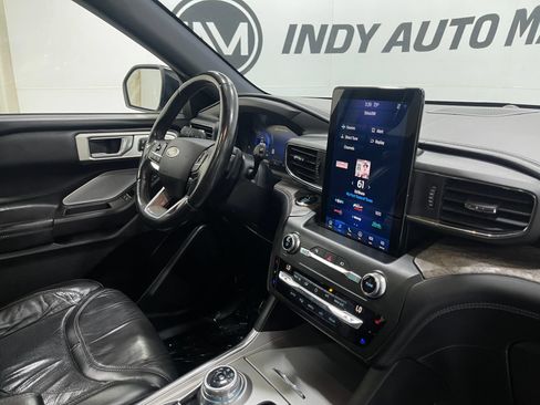 Used 2020 Ford Explorer Platinum w/ Premium Technology Package AWD/4WD image 19
